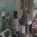 Idosos na fila para se vacinar contra a gripe, em Goiânia, Goiás — Foto: Reprodução/TV Anhanguera