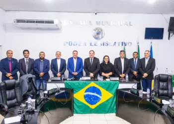 Na Câmara Municipal de Tocantinópolis, Luxemburgo participou de sessão institucional, ocupou a mesa diretora como membro de honra e destacou a necessidade de fortalecer pautas como saúde regionalizada, educação, esporte e turismo para ampliar oportunidades no Bico do Papagaio.