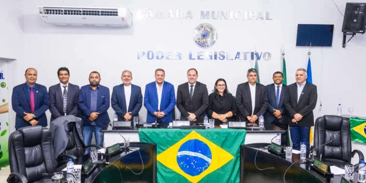 Na Câmara Municipal de Tocantinópolis, Luxemburgo participou de sessão institucional, ocupou a mesa diretora como membro de honra e destacou a necessidade de fortalecer pautas como saúde regionalizada, educação, esporte e turismo para ampliar oportunidades no Bico do Papagaio.
