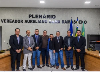 Vanderlei Luxemburgo foi recebido por vereadores na Câmara Municipal de Babaçulândia, em visita institucional ao plenário da Casa de Leis.