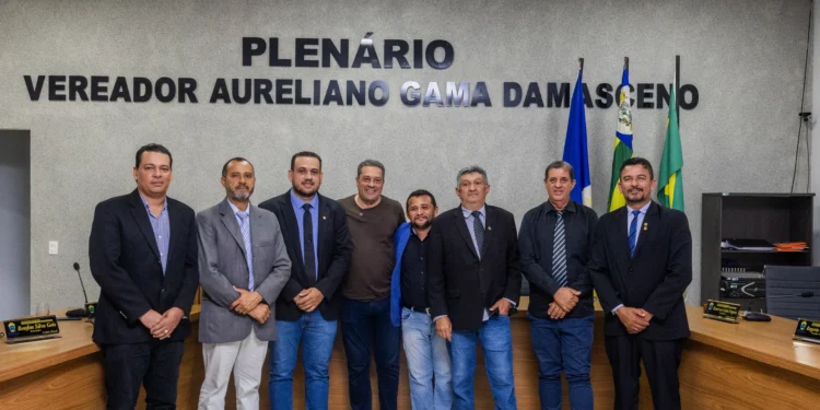Vanderlei Luxemburgo foi recebido por vereadores na Câmara Municipal de Babaçulândia, em visita institucional ao plenário da Casa de Leis.