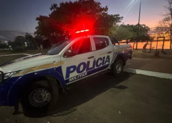 Na delegacia, o condutor foi autuado por embriaguez ao volante e desobediência. - Foto: 5º BPM /Ascom