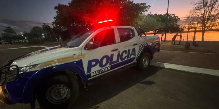Na delegacia, o condutor foi autuado por embriaguez ao volante e desobediência. - Foto: 5º BPM /Ascom