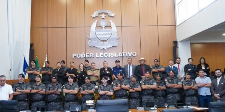 Autoridades civis e militares participaram da sessão solene realizada na Câmara Municipal de Palmas em homenagem à Companhia de Rondas Ostensivas Táticas Metropolitanas (ROTAM). - Foto: Ascom PMTO