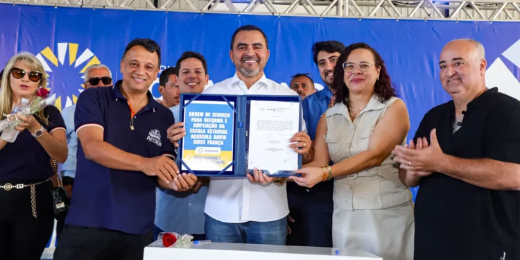 Governador Wanderlei Barbosa assina Ordem de Serviço para reforma e ampliação da Escola Estadual Agrícola David Aires França, em Arraias, com investimento de R$ 3,5 milhões. Foto: Antônio Gonçalves/Governo do Tocantins