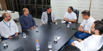 Governador Wanderlei Barbosa reúne-se com o secretário da Saúde para alinhar ações voltadas aos procedimentos ortopédicos (Foto: Esequias Araújo/Governo do Tocantins)
