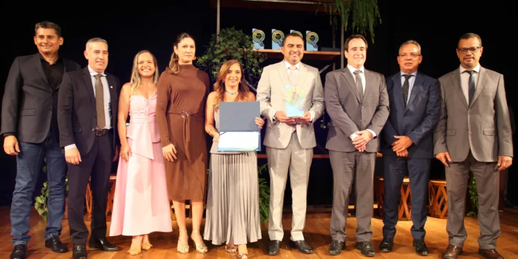 Prêmio foi recebido pelo governador do Tocantins, Wanderlei Barbosa; pelo titular da Sefaz, Donizeth Silva; e pela contadora da Seplan, Maria Helany da Silva, que representaram o Estado durante a entrega da premiação. (Crédito foto:Thiago Cruz/Governo do Tocantins)