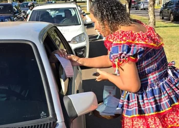 Blitz educativa realizada pela Hemorrede e pela ATTM orientou a população sobre a importância da doação voluntária de sangue para manutenção dos estoques.Foto: Divulgação SES-TO