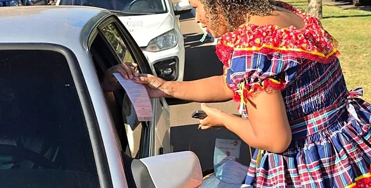 Blitz educativa realizada pela Hemorrede e pela ATTM orientou a população sobre a importância da doação voluntária de sangue para manutenção dos estoques.Foto: Divulgação SES-TO