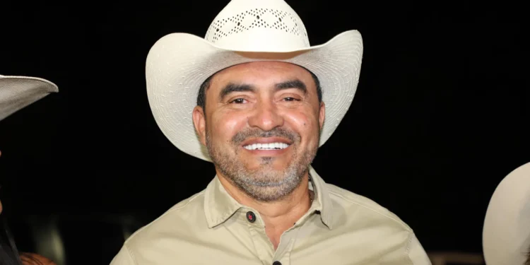 O governador Wanderlei Barbosa, acompanhado da primeira-dama Karynne Sotero, participou nesta sexta-feira, 12, da programação da 12ª Expo Palmeirópolis; Esequias Araújo/Governo do Tocantins