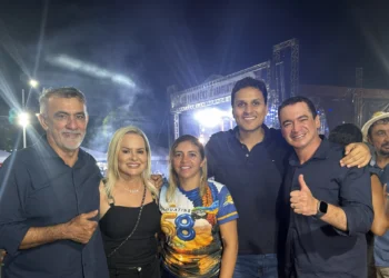 Iratã Abreu marcou presença na celebração dos 158 anos de Araguatins ao lado de autoridades e da população