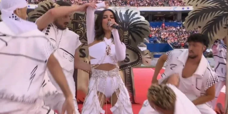 Show de Anitta na abertura da Copa do Mundo decepciona web. Veja como foi
