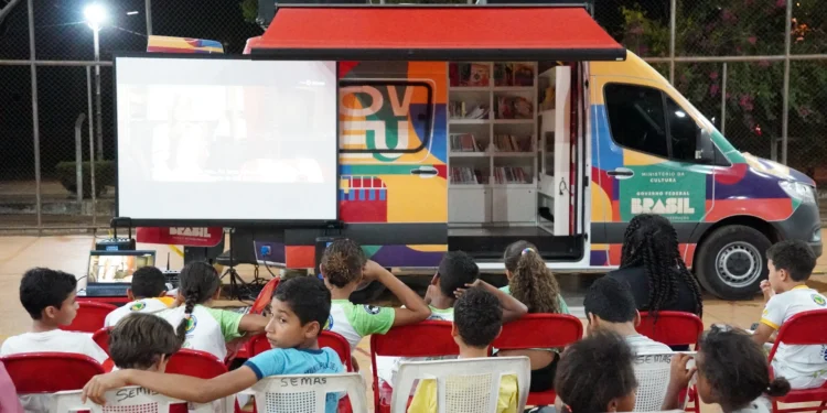 Participantes durante a programação do MovCEU, iniciativa da Secult que promove cultura, tecnologia e incentivo à leitura para municípios tocantinenses. Crédito: Gabriela Santos/Governo do Tocantins