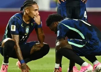 Raphinha sente a coxa direita e é substituído em Brasil e Haiti (Foto: Dylan Martinez/Reuters)