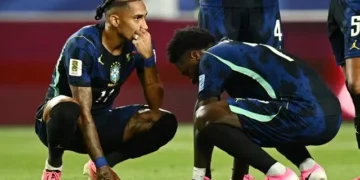 Raphinha sente a coxa direita e é substituído em Brasil e Haiti (Foto: Dylan Martinez/Reuters)