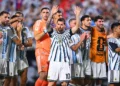 Pela 2ª rodada da Copa do Mundo, grandes craques e seleções favoritas ao título entram em campo nesta segunda-feira (22/6). Ao longo do dia, Lionel Messi, Kylian Mbappé e Erling Haaland estarão em destaque por Argentina, França e Noruega, respectivamente, no Mundial. CONTINUA DEPOIS DA PUBLICIDADE Jogadores da Argentina comemorando gol na Copa do Mundo 3 imagens Haaland marcou o seu primeiro gol em Copas Mbappé lidera a França em confronto contra o Iraque pela Copa do Mundo 2026 Leia também Vitória da Argentina é a primeira de uma seleção sul-americana na Copa Haaland “coroa” Messi após hat-trick na estreia da Argentina na Copa Mbappé se torna o maior artilheiro da França em Copas do Mundo Mbappé faz dois e França derrota Senegal em estreia na Copa do Mundo Na primeira partida do dia, a seleção argentina enfrenta a Áustria pelo Grupo J da Copa do Mundo. A bola rola às 14h (horário de Brasília), no AT&T Stadium, nos Estados Unidos. O esquadrão de Lionel Messi está na liderança da chave, com três pontos, enquanto os austríacos figuram na segunda colocação. CONTINUA DEPOIS DA PUBLICIDADE Play Video Às 18h (horário de Brasília), a França enfrenta o Iraque na Filadélfia. A seleção francesa está em 2º lugar no Grupo I, com três pontos. Sem pontuar até aqui, os iraquianos figuram na lanterna da chave. CONTINUA DEPOIS DA PUBLICIDADE Para encerrar as partidas desta segunda-feira (22/6), a Noruega, que goleou o Iraque na primeira rodada, enfrenta Senegal às 21h (horário de Brasília). O duelo será no MetLife Stadium. Os noruegueses estão na primeira colocação, enquanto os senegaleses aparecem em terceiro lugar. Confira a agenda da Copa do Mundo: Argentina x Áustria – 22/6 – 14h França x Iraque – 22/6 – 18h Noruega x Senegal – 22/6 – 21h