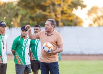 Ao lado de atletas e profissionais do esporte, Luxemburgo defende mudança na condução do futebol tocantinense e mais representatividade para o Estado.