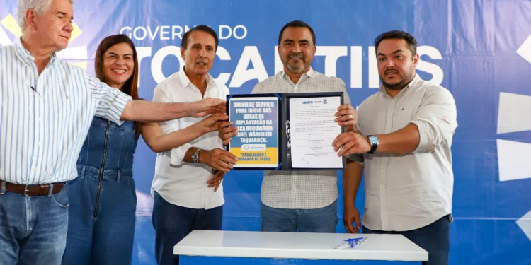 Governador Wanderlei Barbosa assina Ordem de Serviço que autoriza a implantação da Alça Rodoviária entre Taquaruçu e a BR-010, com investimento superior a R$ 48 milhões - Crédito: Ademir dos Anjos/Governo do Tocantins