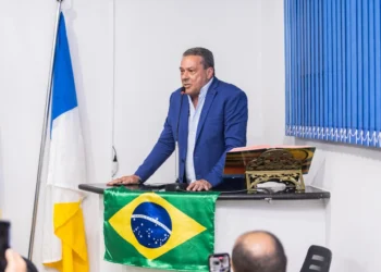 Vanderlei Luxemburgo reforça, em discurso institucional, a força de uma voz pública com alcance para defender o Tocantins.