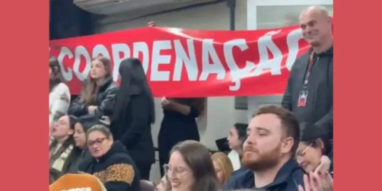 Manifestação de professores e comunidade acadêmica. Crédito: Reprodução Vídeo