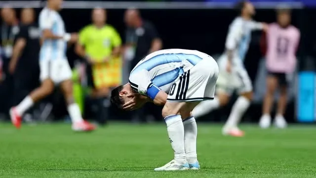 Messi se emociona com classificação da Argentina para as quartas de final da Copa (Foto: REUTERS/Carlos Barria)