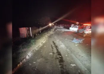 Acidente entre carro e caminhão deixa mortos em Bielândia, distrito de Filadélfia — Foto: Divulgação/BPMRED