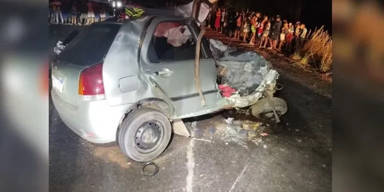 Acidente entre carro e caminhão deixa mortos em Bielândia, distrito de Filadélfia — Foto: Divulgação/BPMRED