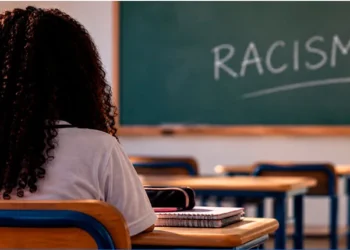 Decisão estabelece medidas para proteger estudante de 14 anos (Foto: Imagem criada por I.A)